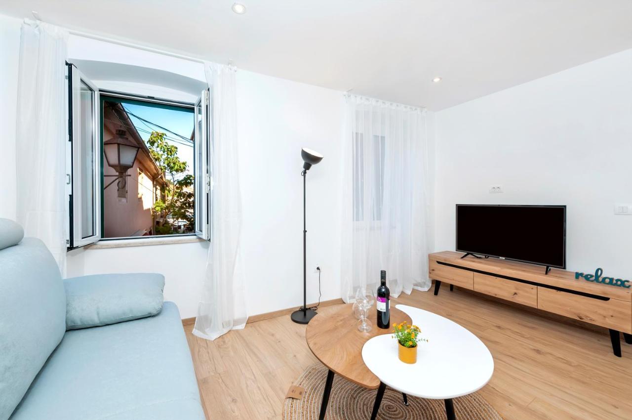 Otto Apartment With Sea View And Parking 로비니 외부 사진