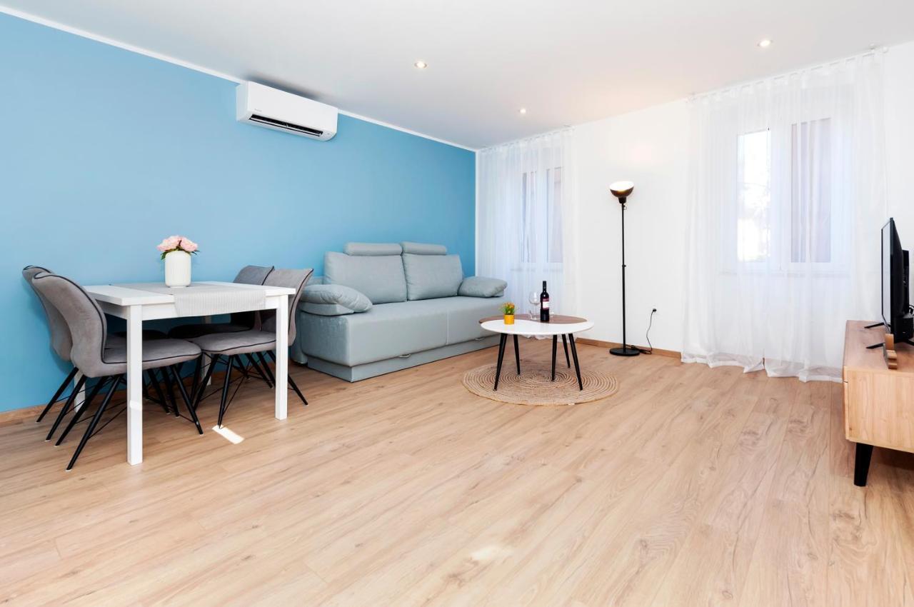 Otto Apartment With Sea View And Parking 로비니 외부 사진