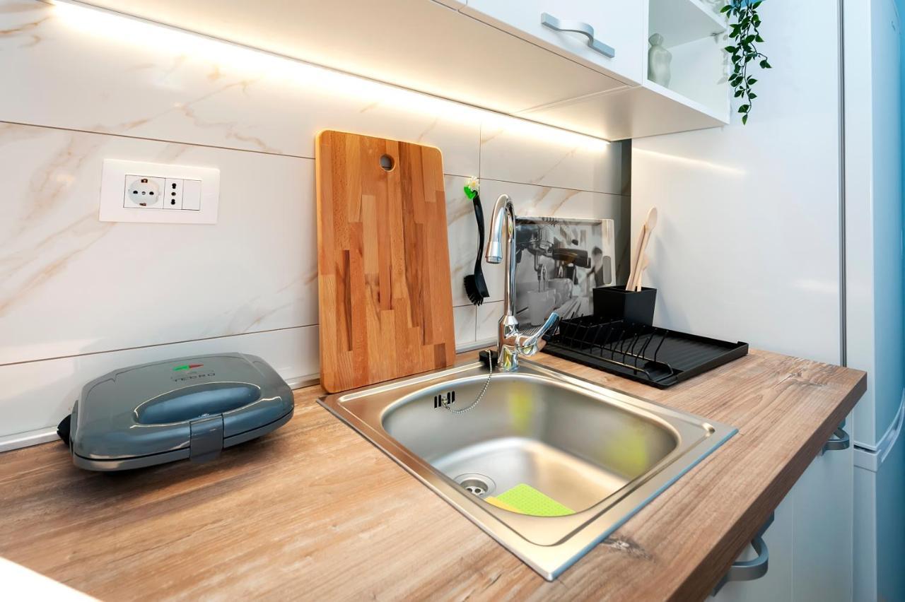 Otto Apartment With Sea View And Parking 로비니 외부 사진