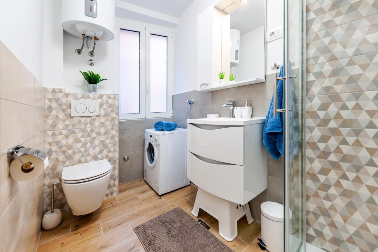 Otto Apartment With Sea View And Parking 로비니 외부 사진