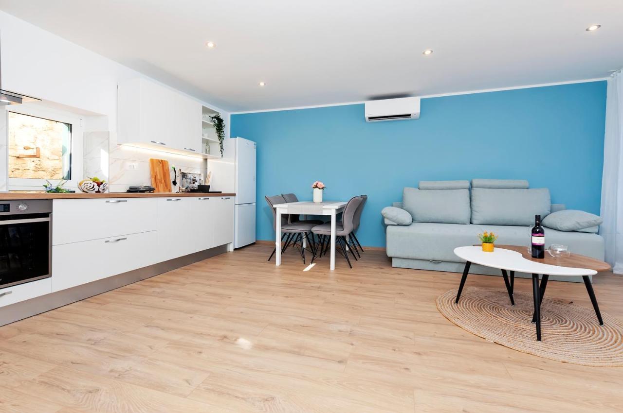 Otto Apartment With Sea View And Parking 로비니 외부 사진