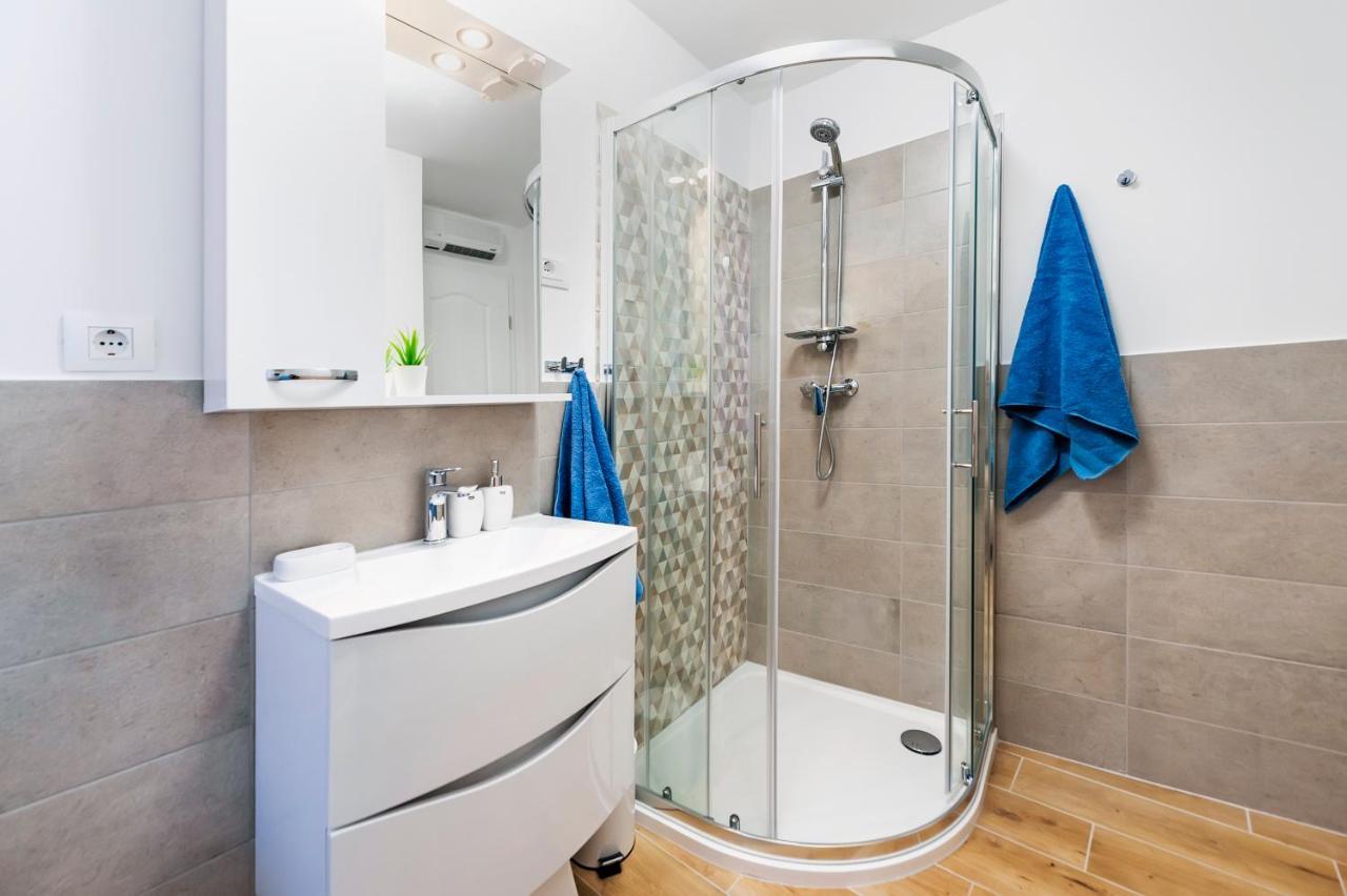 Otto Apartment With Sea View And Parking 로비니 외부 사진